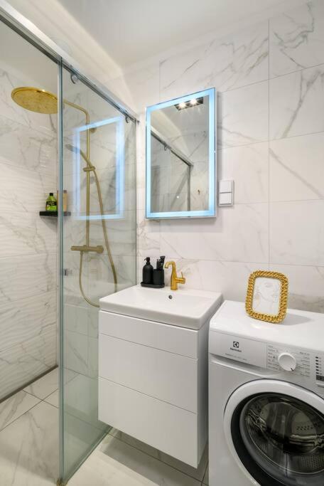 2Budapest Eye-Freegym And Sauna Luxury Home Экстерьер фото